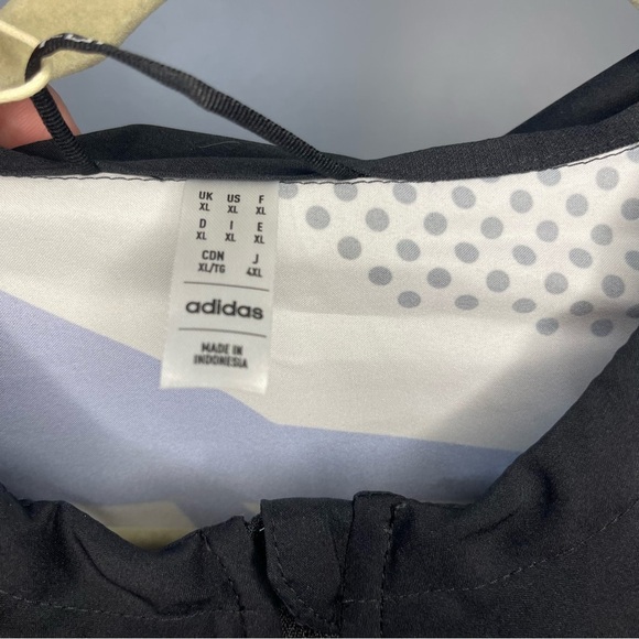 Adidas Black Jacket XL OWN THE RUN SEASONAL JACKET
BLACK - Picture 10 of 12